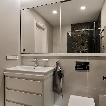 Modern 2-bdrm Centre Рига
