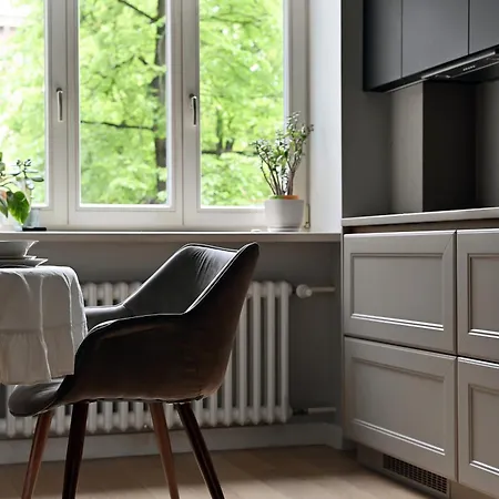 Modern 2-bdrm Centre