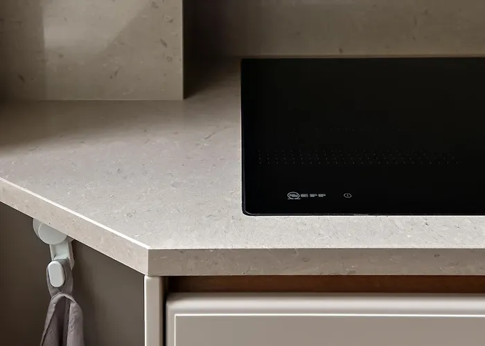 Modern 2-bdrm Centre Daire