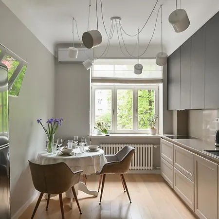 Modern 2-bdrm Centre