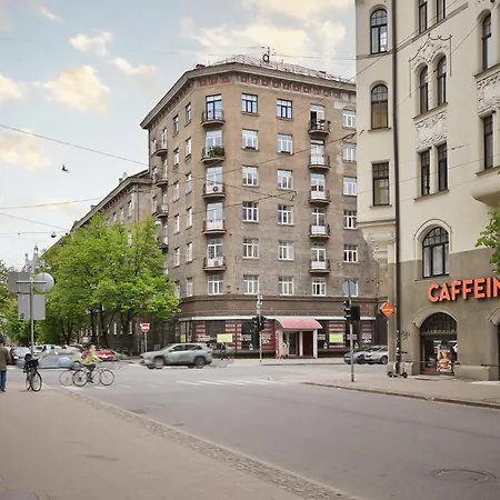 Modern 2-bdrm Centre דירה